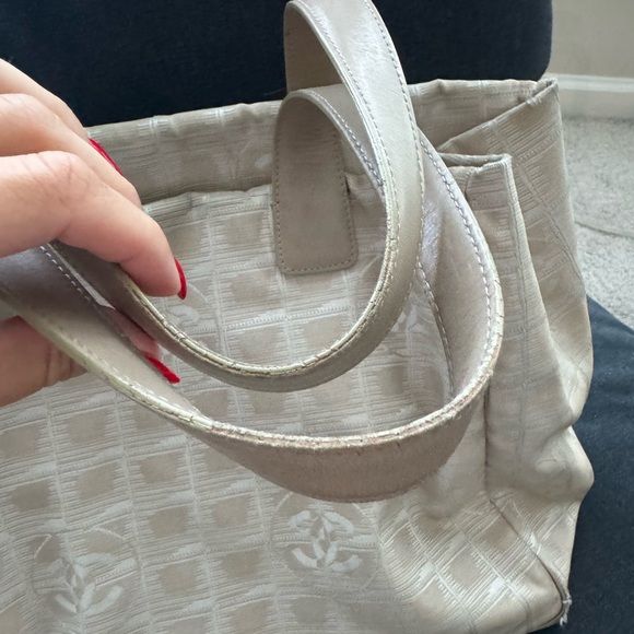 CHANEL Nylon Medium Travel Tote - Picture 2 of 6